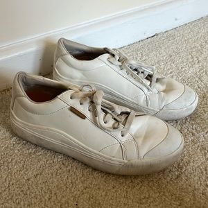 Lightly used white Dr Scholls white sneakers, size 7
